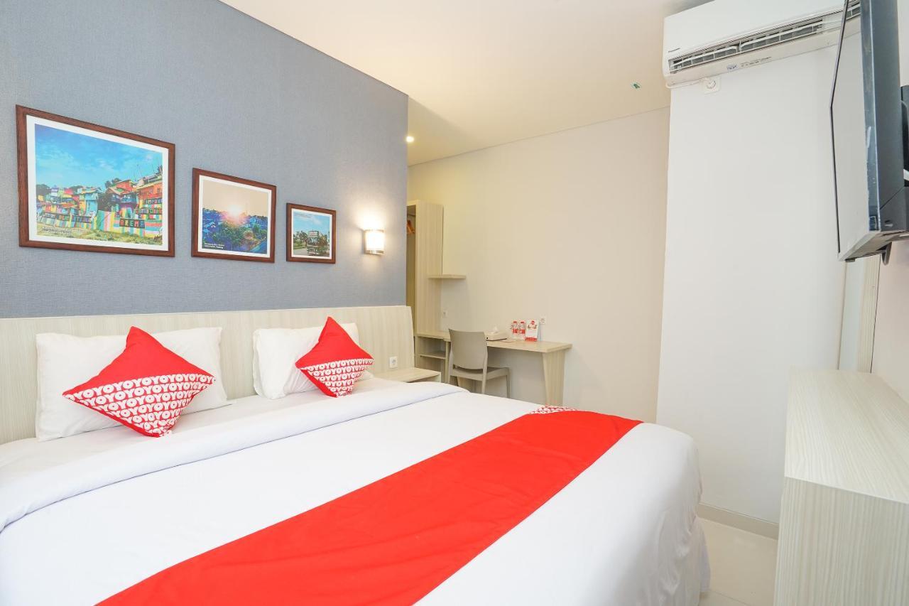 Oyo 272 M Suite Residence Malang Exterior foto