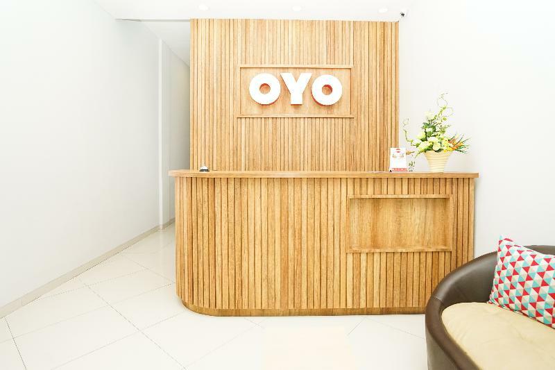 Oyo 272 M Suite Residence Malang Exterior foto